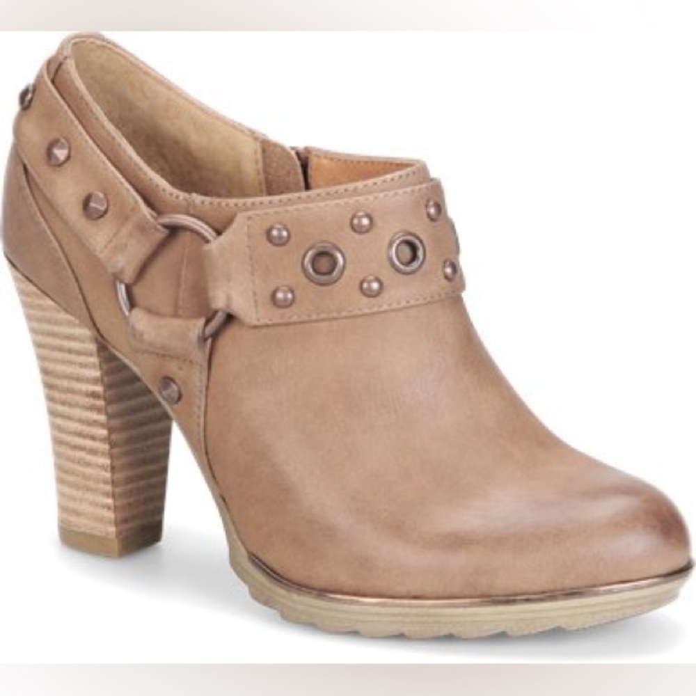 Sofft Winona Harness Ankle Bootie size 8.5M Tan